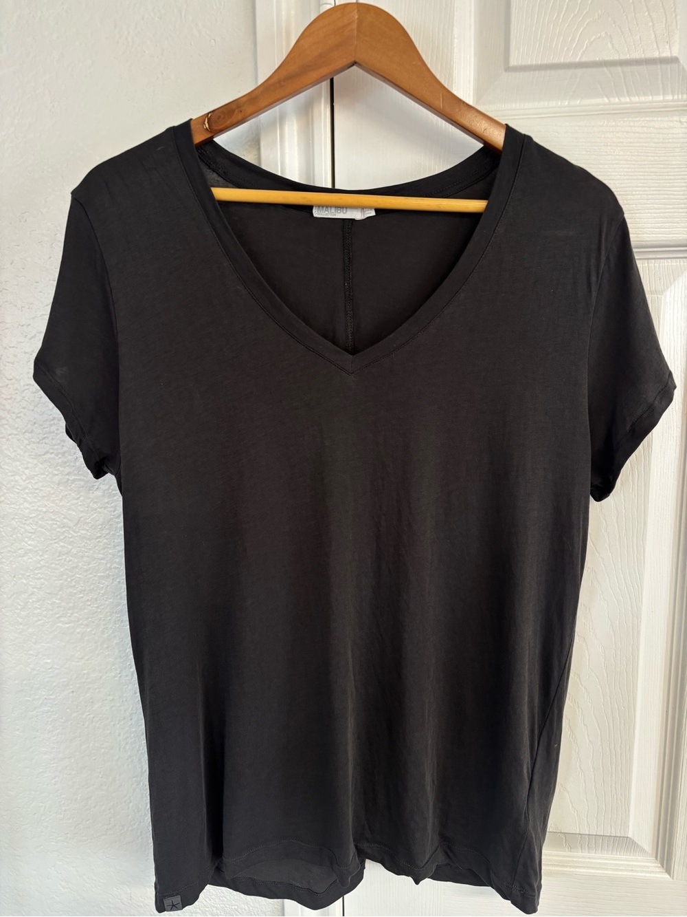 Barefoot Dreams Malibu Collection Gray V Neck Tee Shirt Size L